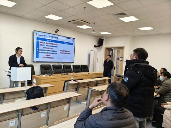 9c84685bfb3e933140d9b2bec50de7d9